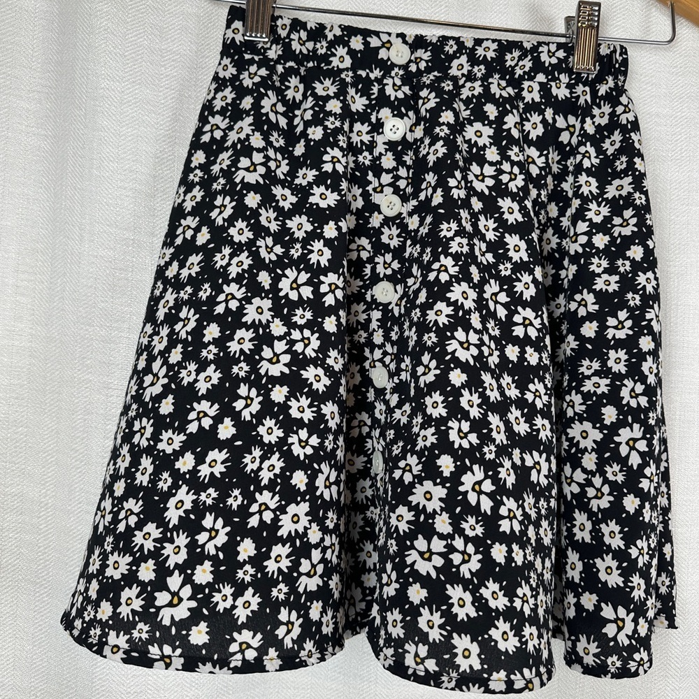 11-12y skirt Daisy y2k Black and White Floral Buttons mini - Picture 2 of 5